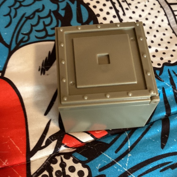 roblox guy with tin - Picture 3 of 4